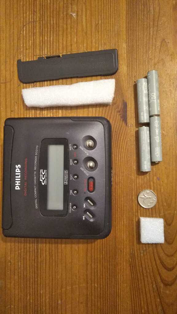 4 AAA rechargeable and interchangeable batteries solution for